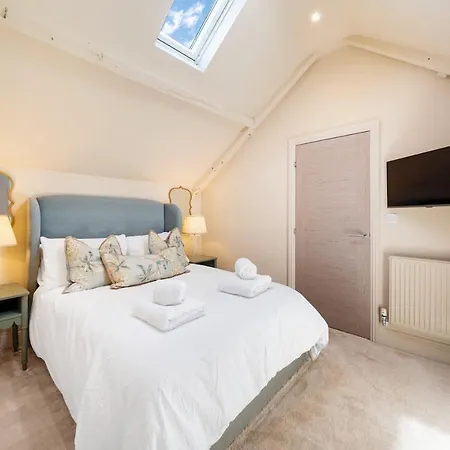 Pass The Keys Luxury 5 Chiltern Place Centre