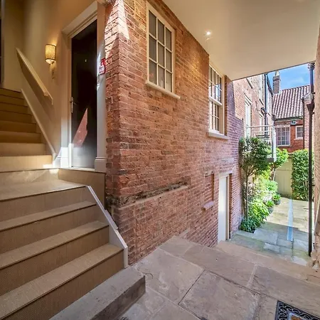Pass The Keys Luxury 5 Chiltern Place Centre Malton